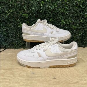 Nike Women's Sneakers White and Cream